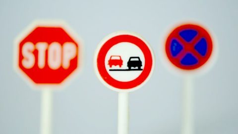 Histoire de la vente d'essence, baril, signalisation * De la Vie du Monde